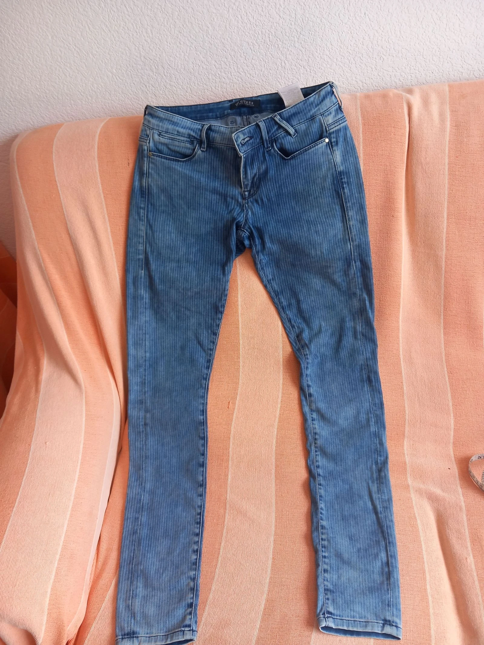 Jean marque Guess, taille S – photo 3